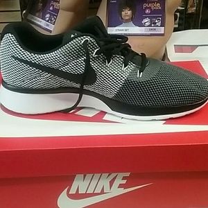 Brand new nike shoes size 9.5
